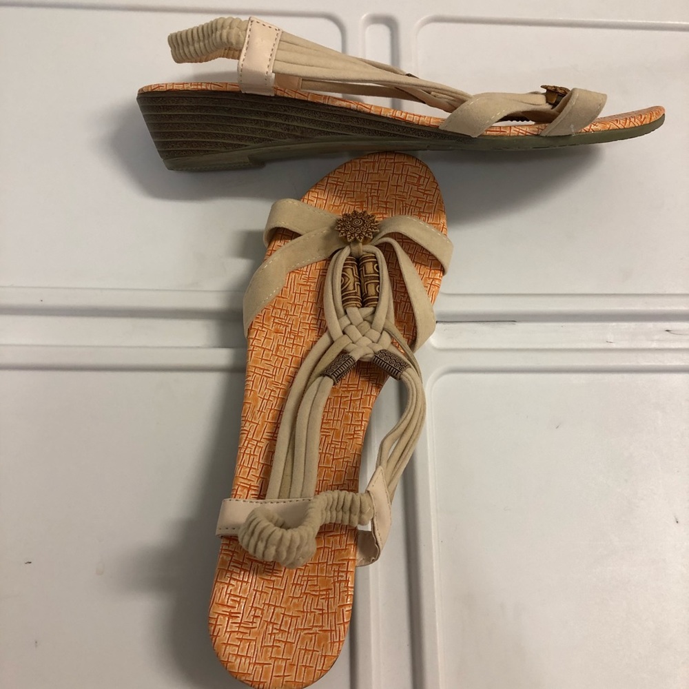 Low wedge tan bead detail Sandals